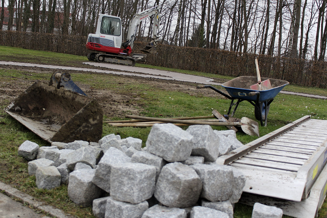Mehr über den Artikel erfahren Bauarbeiten des Leutesheimer Rasen-Urnen-Grabfelds fast fertig