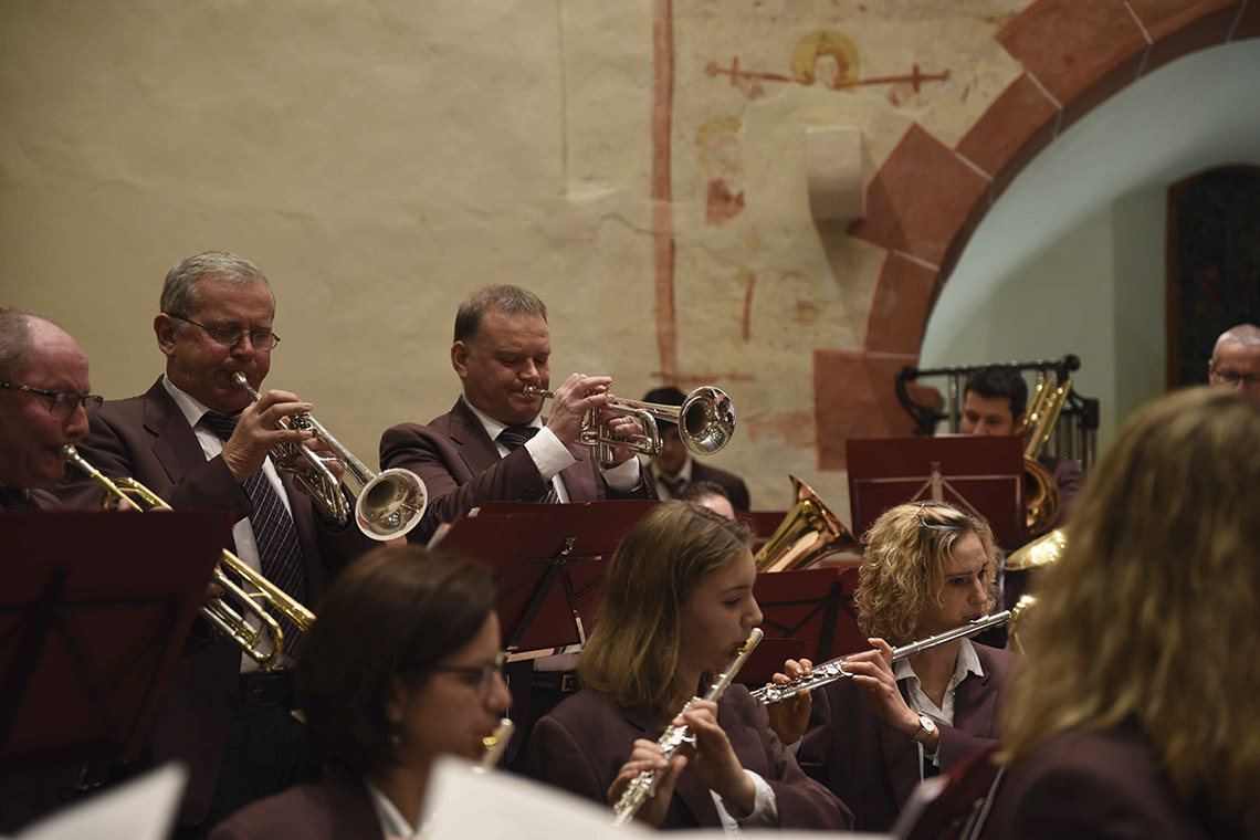 Read more about the article »Harmonie« spielte Adventsprogramm in der Leutesheimer Kirche
