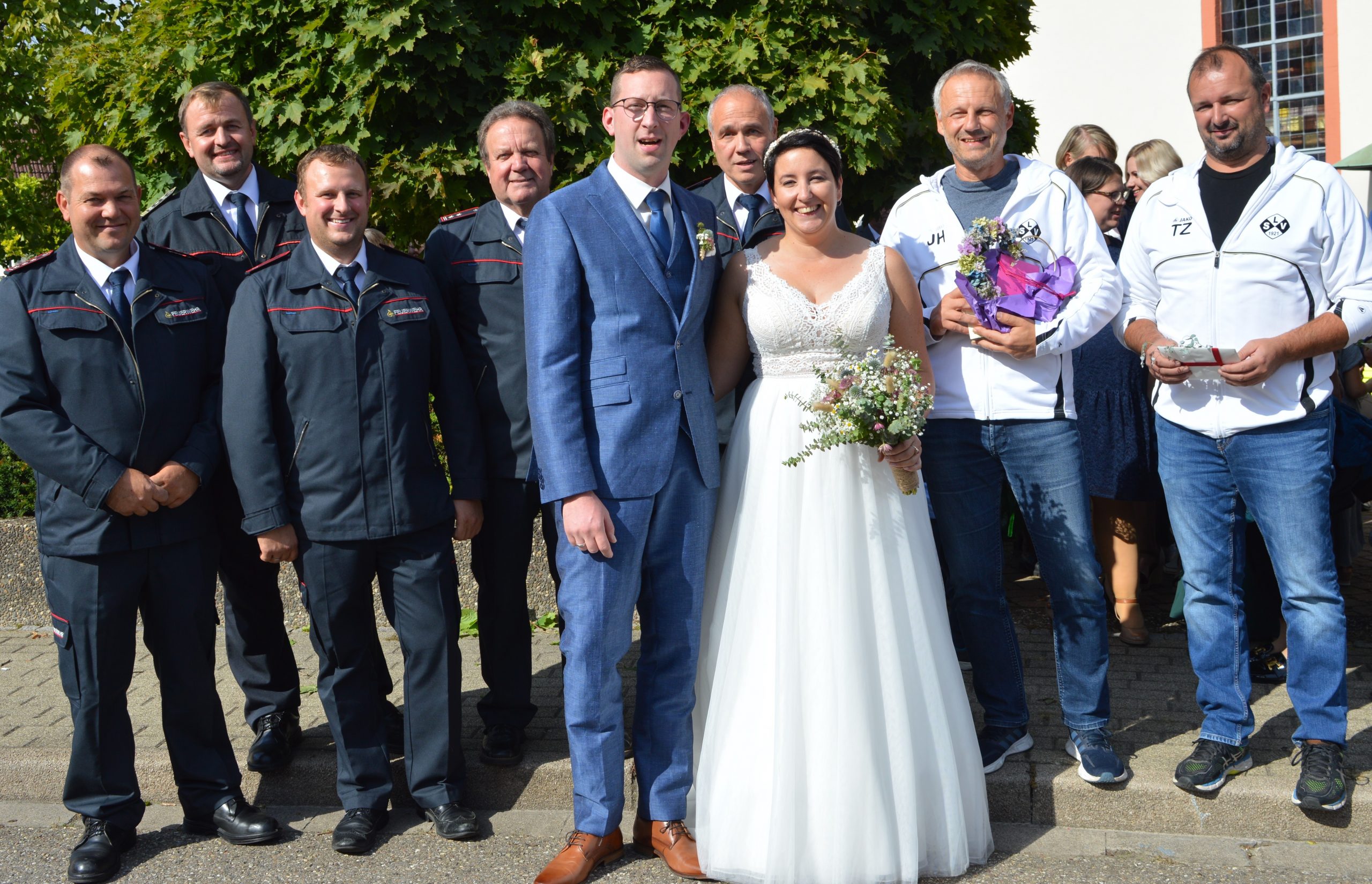 Read more about the article Hochzeit in Leutesheim mit großer Gratulantenschar