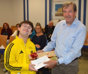 Mehr über den Artikel erfahren Lukas Schütterle WM-Titel im Kraftdreikampf geehrt