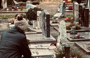 Mehr über den Artikel erfahren Leutesheim sagt „Nein“ zu höheren Friedhofgebühren