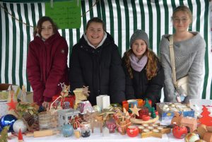 Mehr über den Artikel erfahren Mini-Weihnachtsflohmarkt für einen guten Zweck