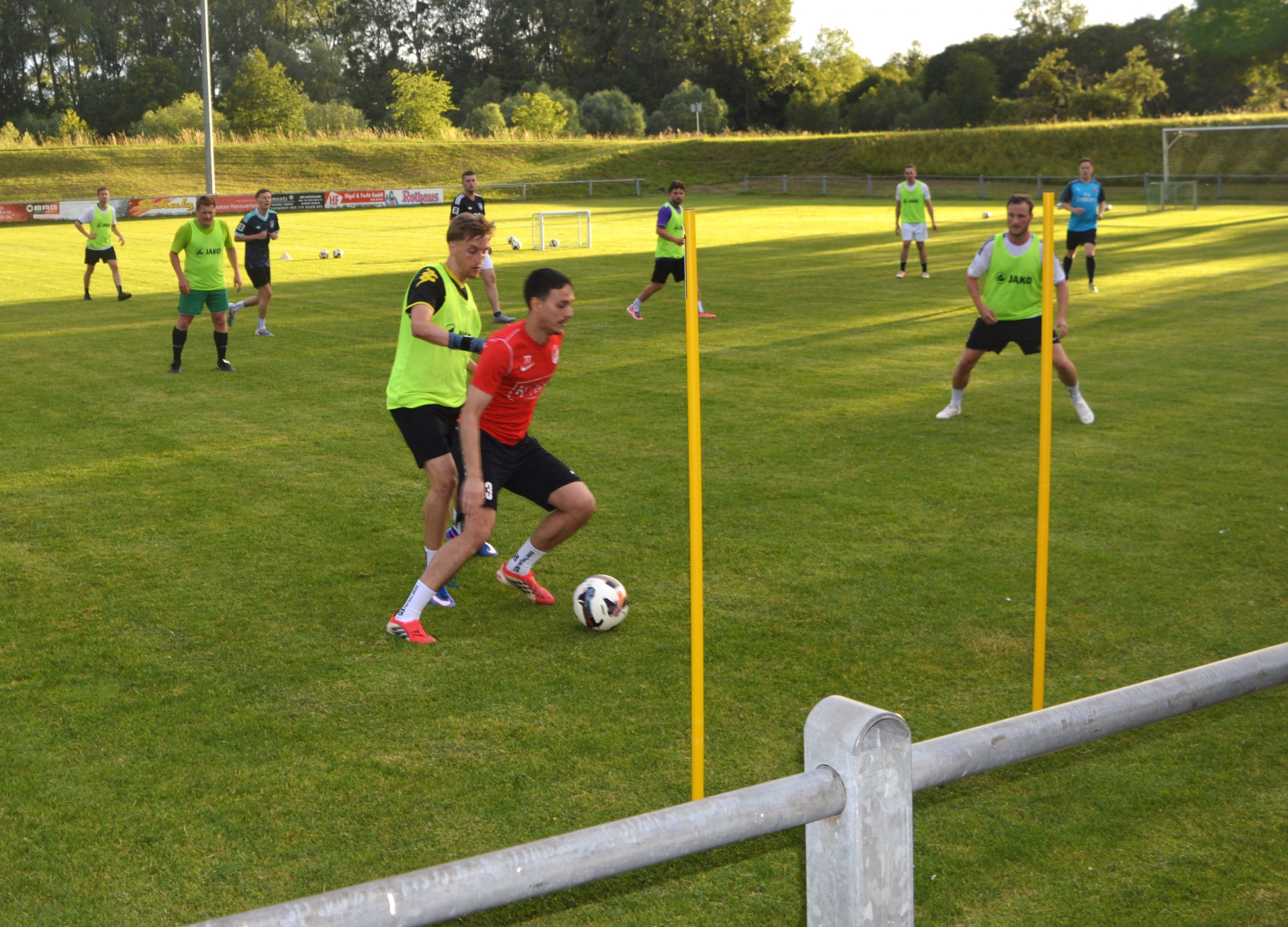 Mehr über den Artikel erfahren Sanierter Fußball-Rasenplatz ab Juli